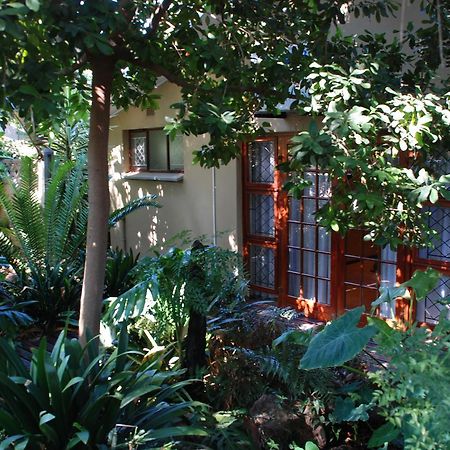 86 On Langenhoven Bed & Breakfast Оудсхорн Экстерьер фото