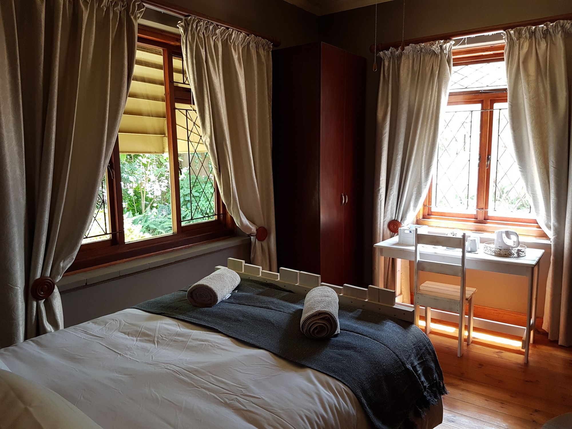 86 On Langenhoven Bed & Breakfast Оудсхорн Экстерьер фото